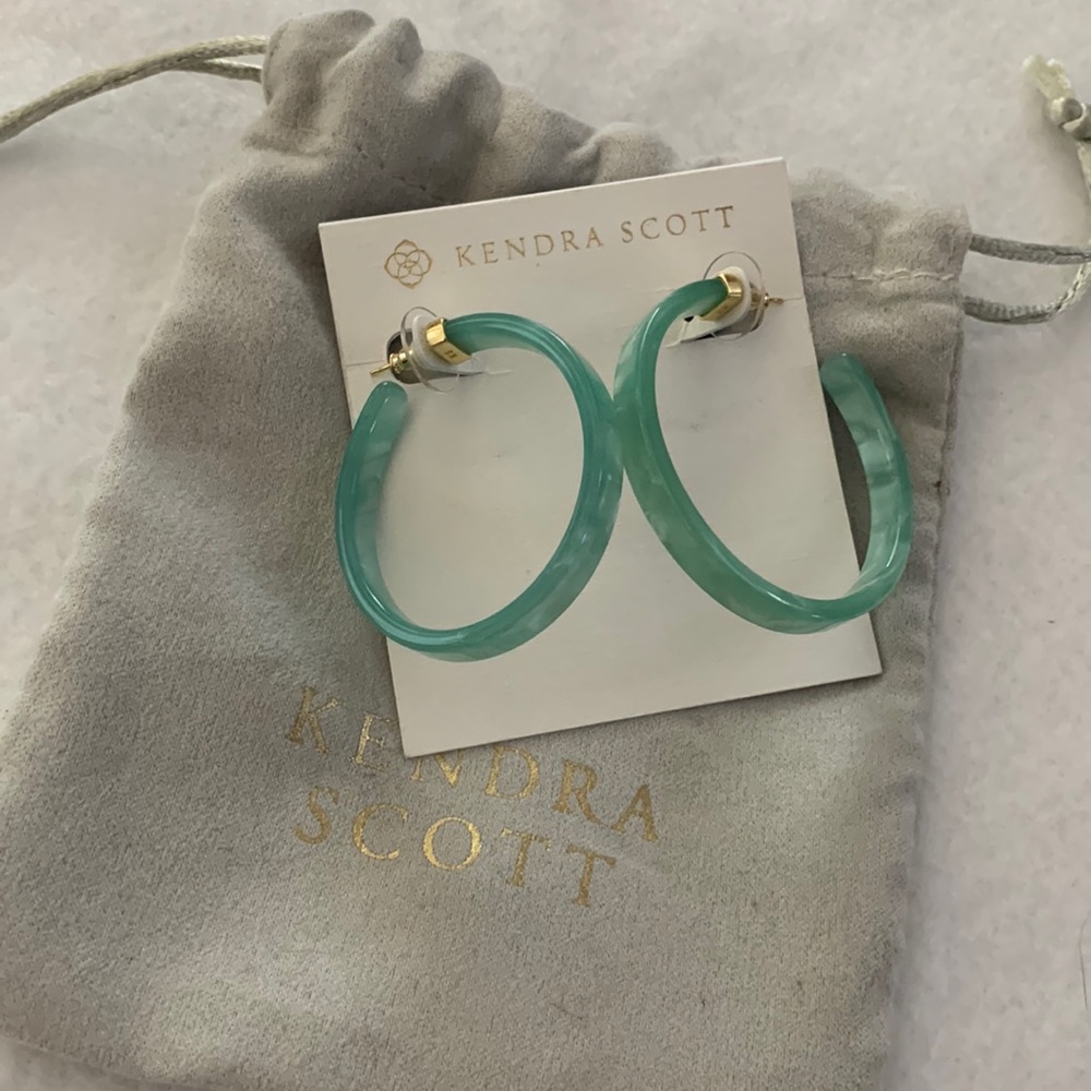NWT Kendra Scott Marty open hoop earrings with gold posts